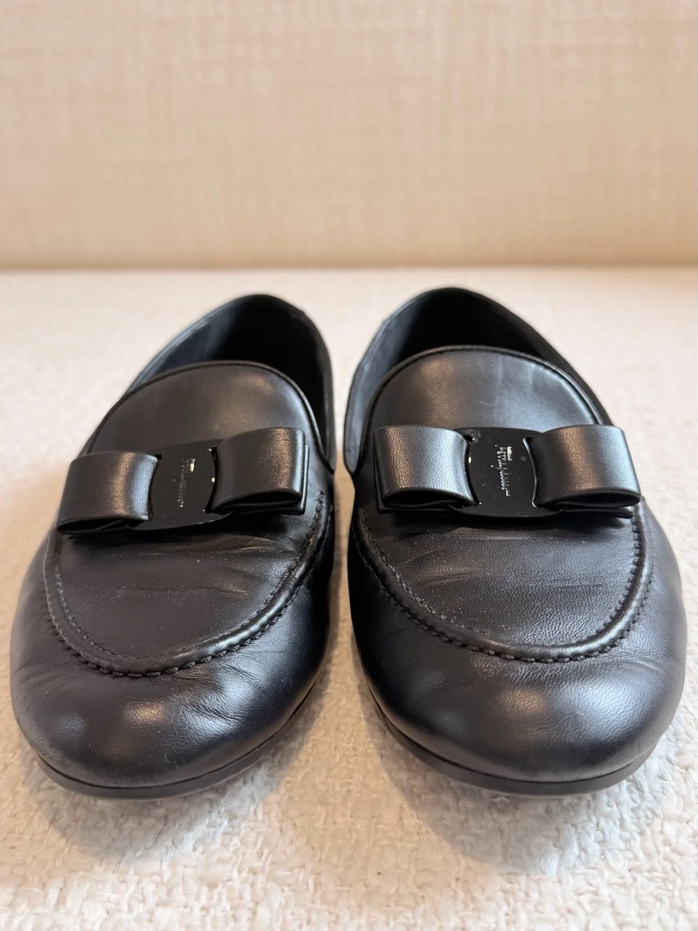 Authentic Salvatore Ferragamo Vara Bow Black Leather Loafers – Size 6.5 C
